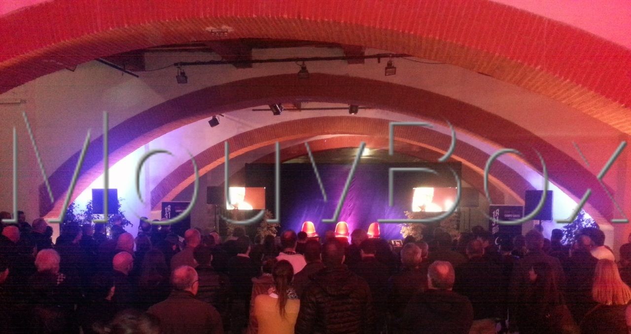 live-au-campo-mouvbox-concert-container-conteneur