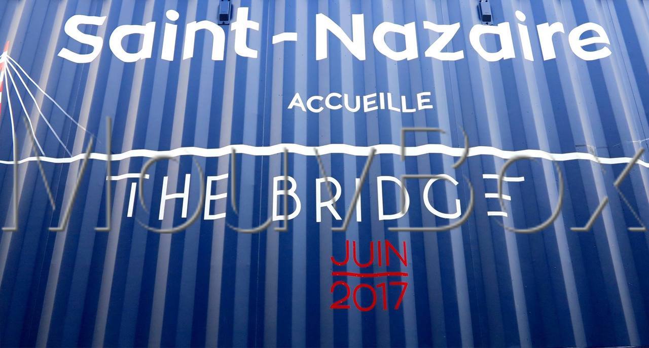 container-conteneur-box-caisson-20ft-openside-neuf-st-nazaire-the-bridge-vente-mouvbox
