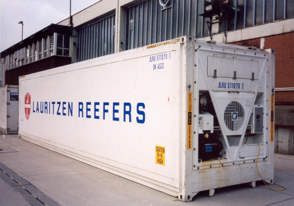 Container frigorifique blanc avec moteur intégré